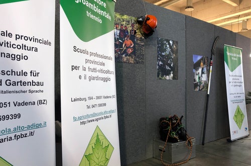 Agrialp: dettagli dello stand, attrezzi delle attività di formazione continua Agrialp: dettagli dello stand, attrezzi delle attività di formazione continua