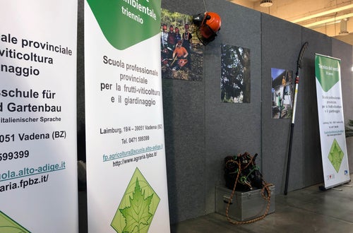 Agrialp: dettagli dello stand, attrezzi delle attività di formazione continua Agrialp: dettagli dello stand, attrezzi delle attività di formazione continua