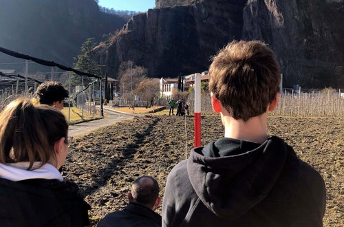 Impianto nuovo meleto, alunni classe III - misurazioni in campo Impianto nuovo meleto, alunni classe III - misurazioni in campo