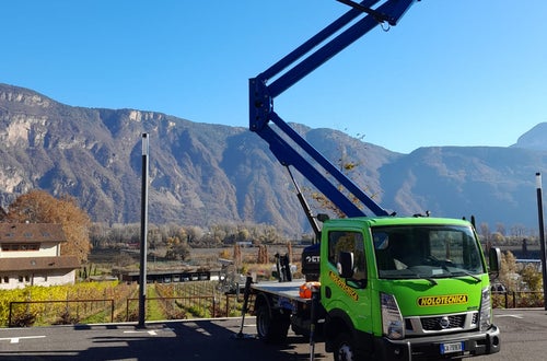 PLE: corsista in esercitazione con piattaforma elevata PLE: corsista in esercitazione con piattaforma elevata