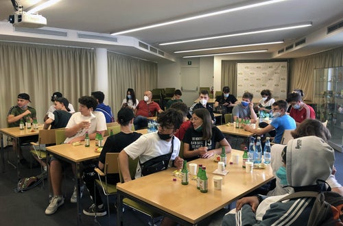 VOG - visita didattica: gli alunni assistono alla presentazione introduttiva VOG - visita didattica: gli alunni assistono alla presentazione introduttiva