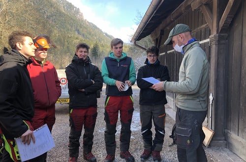 Consegna patentini dopo aver superato l'esame Consegna patentini dopo aver superato l'esame