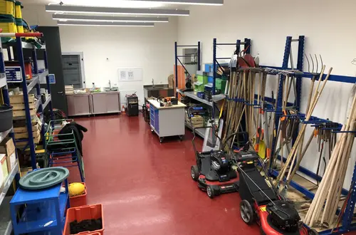 Struttura: magazzino attrezzi per le attività di frutti-viticoltura e giardinaggio Struttura: magazzino attrezzi per le attività di frutti-viticoltura e giardinaggio