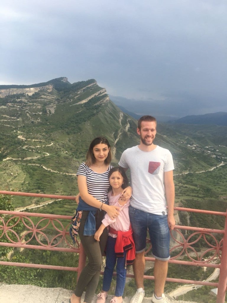 Elvira, ihre kleine Cousine und Christopher bei einem Tagesausflug Elvira, ihre kleine Cousine und Christopher bei einem Tagesausflug