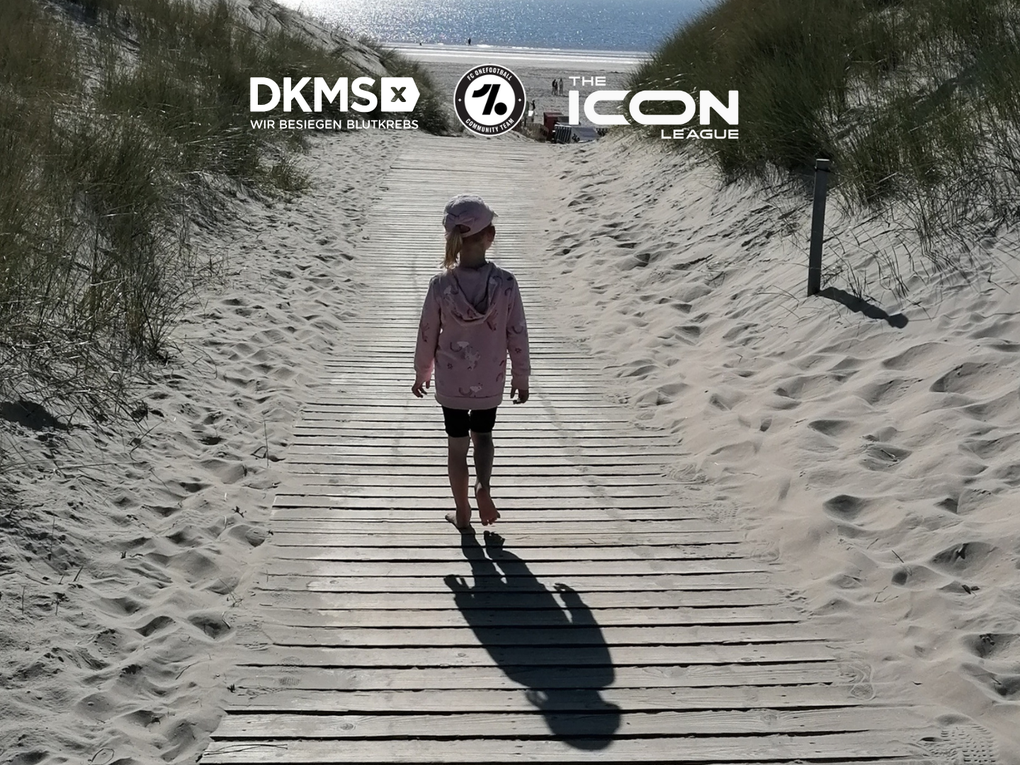 Mila am Strand - Logos von DKMS, OneFootball und Icon League Mila am Strand - Logos von DKMS, OneFootball und Icon League