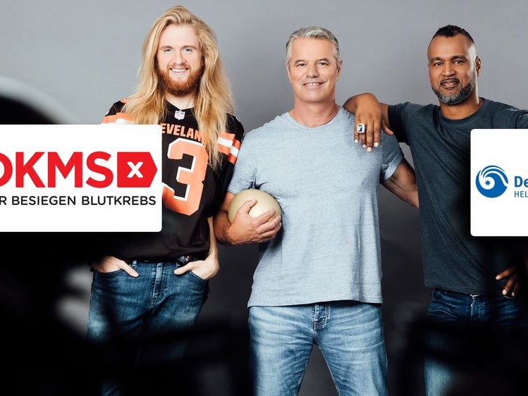 ProSieben MAXX startet Oktoberaktion für die DKMS, drei Männer posieren für ein Foto ProSieben MAXX startet Oktoberaktion für die DKMS, drei Männer posieren für ein Foto