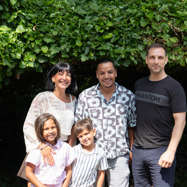 Foto von Shahils Familie und Sven Foto von Shahils Familie und Sven