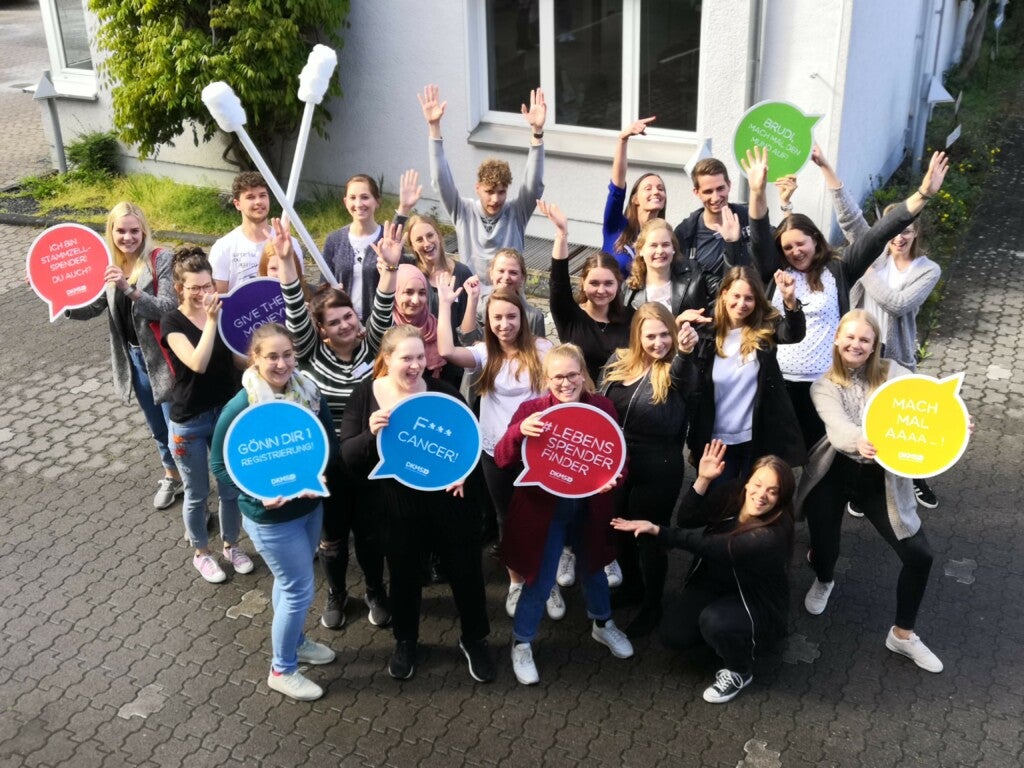 Viele Volunteers haben inzwischen an Workshops teilgenommen und können mit ihrem neuen Wissen eigenständig Registrierungsaktionen an Schulen, Hochschulen und in Vereinen durchführen sowie bei Infoveranstaltungen Vorträge halten Viele Volunteers haben inzwischen an Workshops teilgenommen und können mit ihrem neuen Wissen eigenständig Registrierungsaktionen an Schulen, Hochschulen und in Vereinen durchführen sowie bei Infoveranstaltungen Vorträge halten