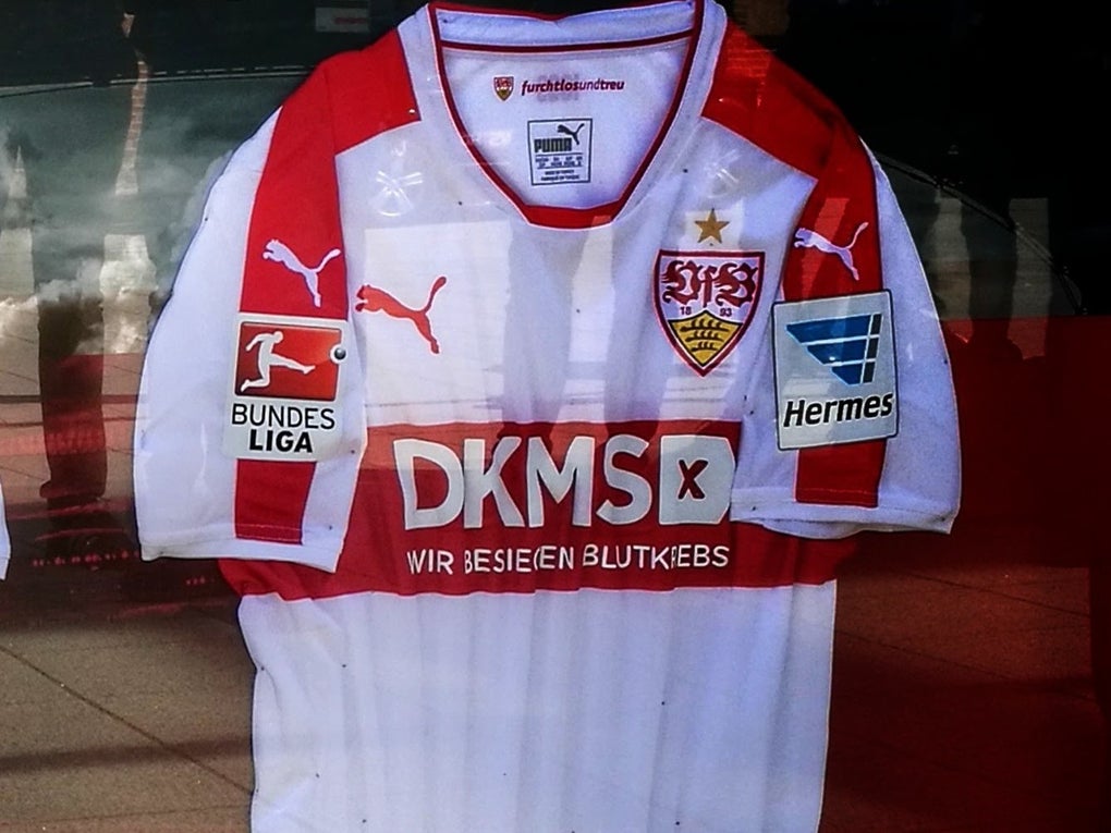 Zwei Trikots des VfB Stuttgart Zwei Trikots des VfB Stuttgart