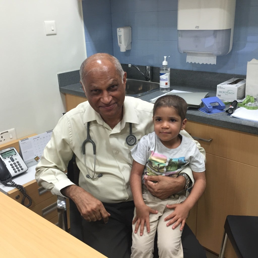 Dr. Chandy aus Indien transplantierte den kleinen Abdullah