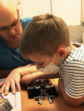 Auch der sechsjährige Colin freut sich riesig, denn sein Papa erhält eine neue Chance auf Leben