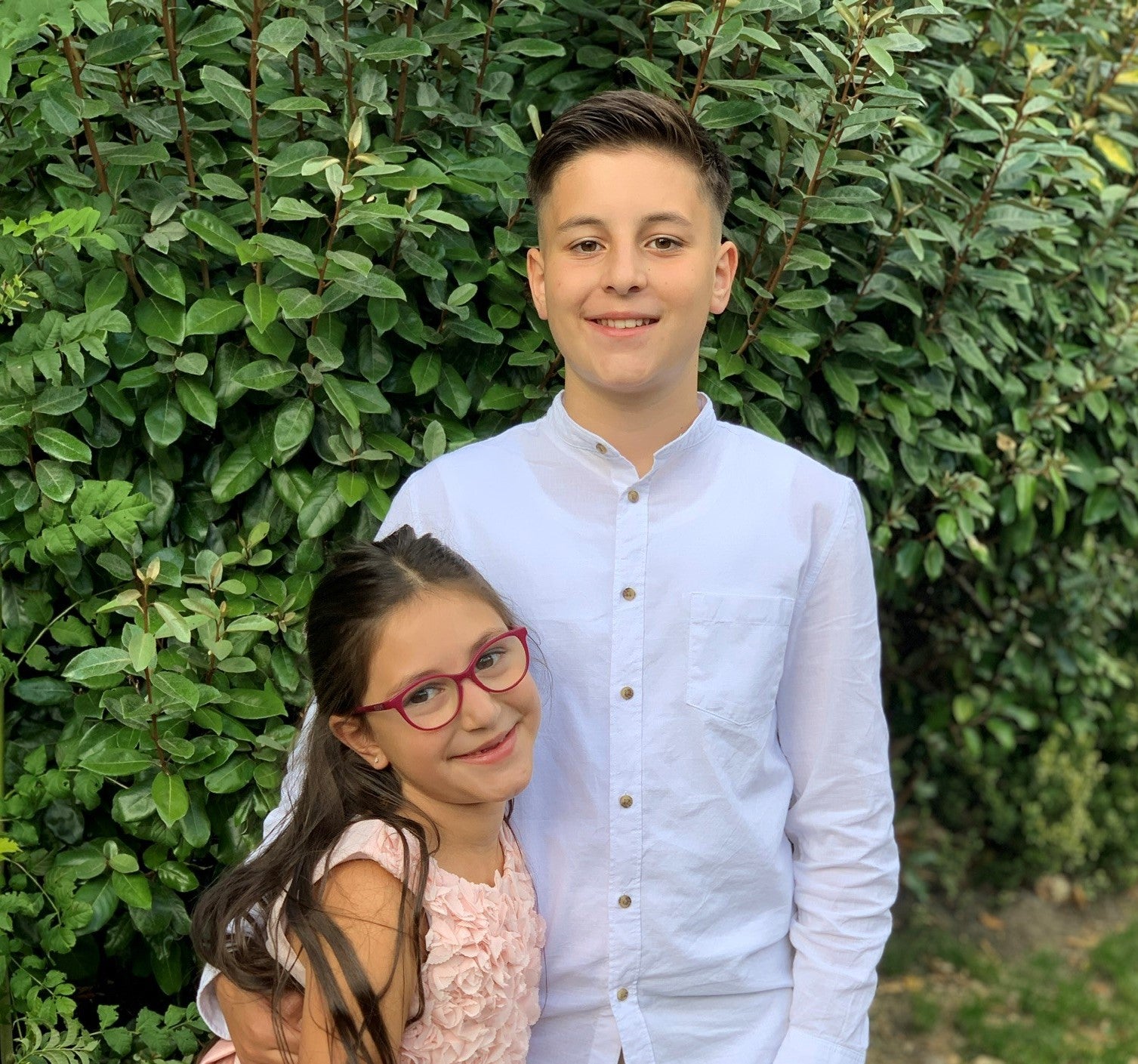 Cenk mit seiner Schwester Cenk mit seiner Schwester