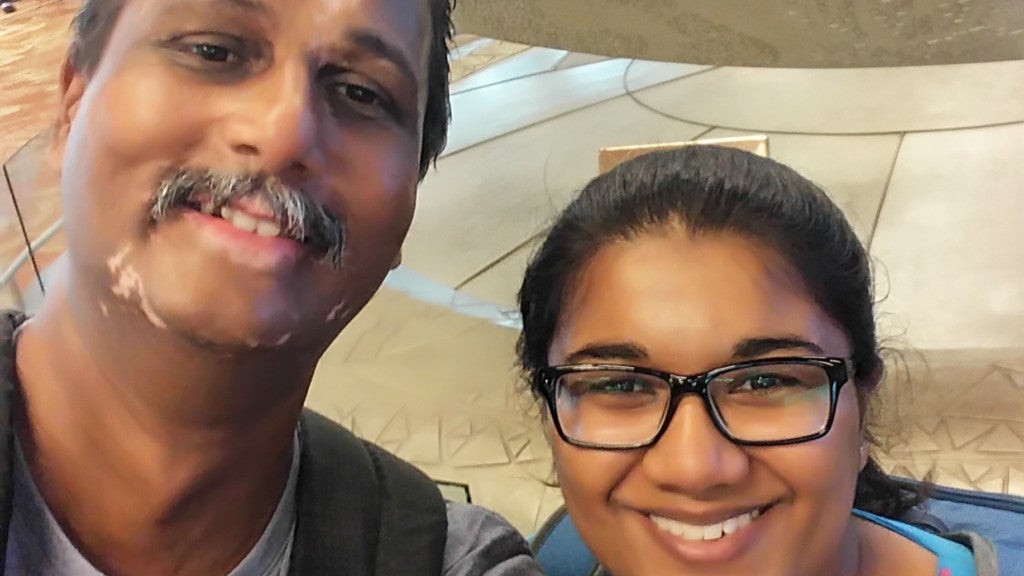 Ein Mann und eine Frau machen ein Selfie Ein Mann und eine Frau machen ein Selfie