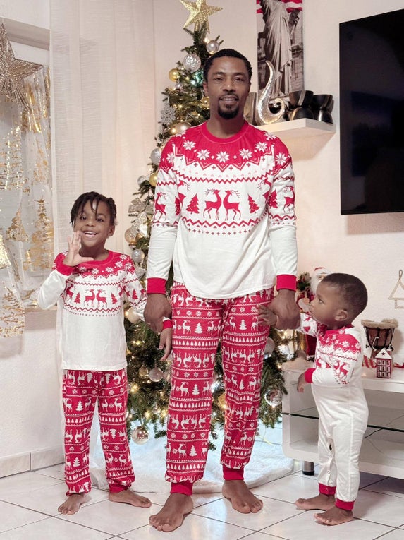 Patient Yaya an Weihnachten mit seinen beiden Kindern. Patient Yaya an Weihnachten mit seinen beiden Kindern.