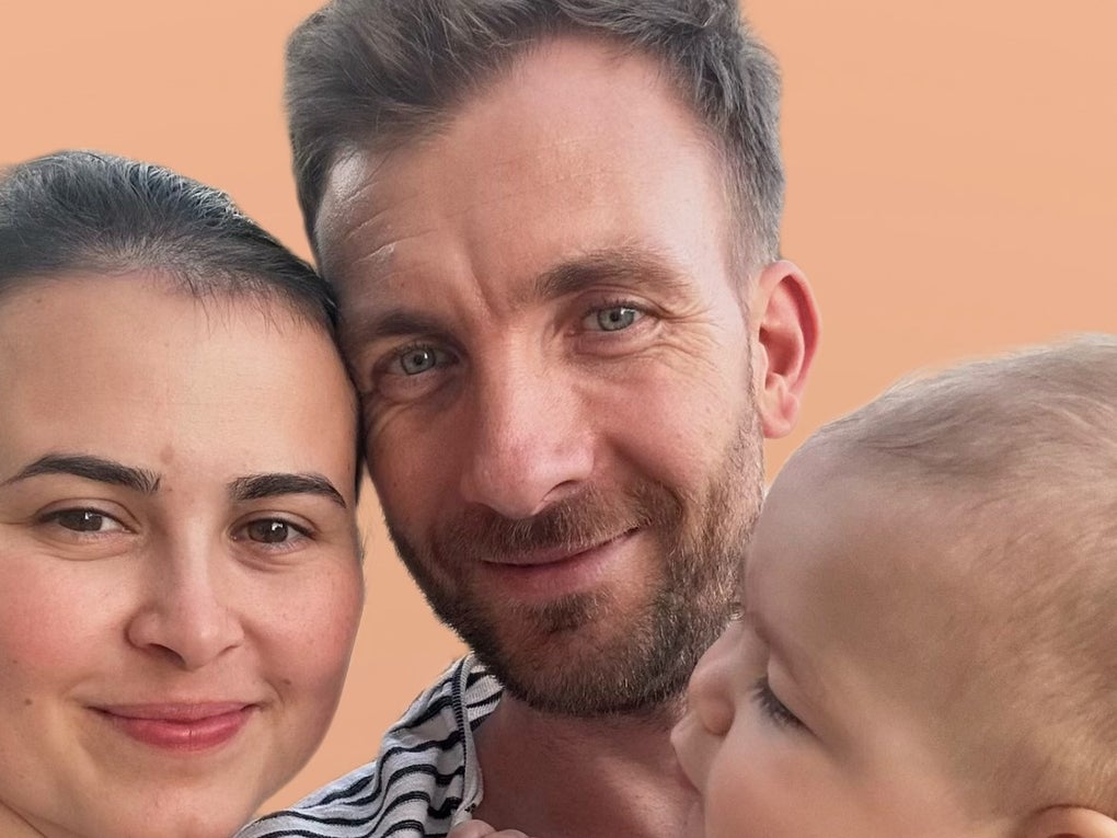 Ein Mann und eine Frau mit einem Baby Ein Mann und eine Frau mit einem Baby