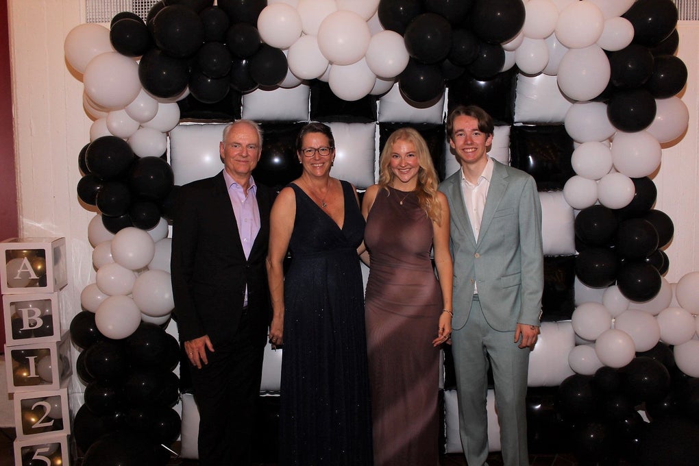 Birgit mit ihrer Familie Birgit mit ihrer Familie