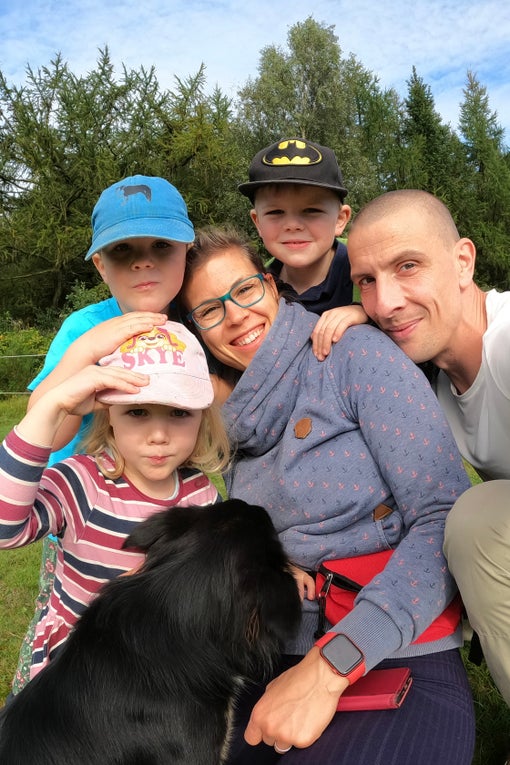 Merlin mit seiner Familie Merlin mit seiner Familie