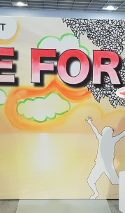 Patienten gestalten ein Kunstwerk beim EBMT Kongress