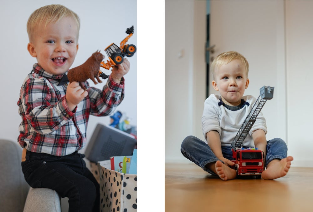 Collage aus zwei Bildern. Auf beiden Bildern sieht man Friedrich, der mit seinen Spielzeugen spielt. 