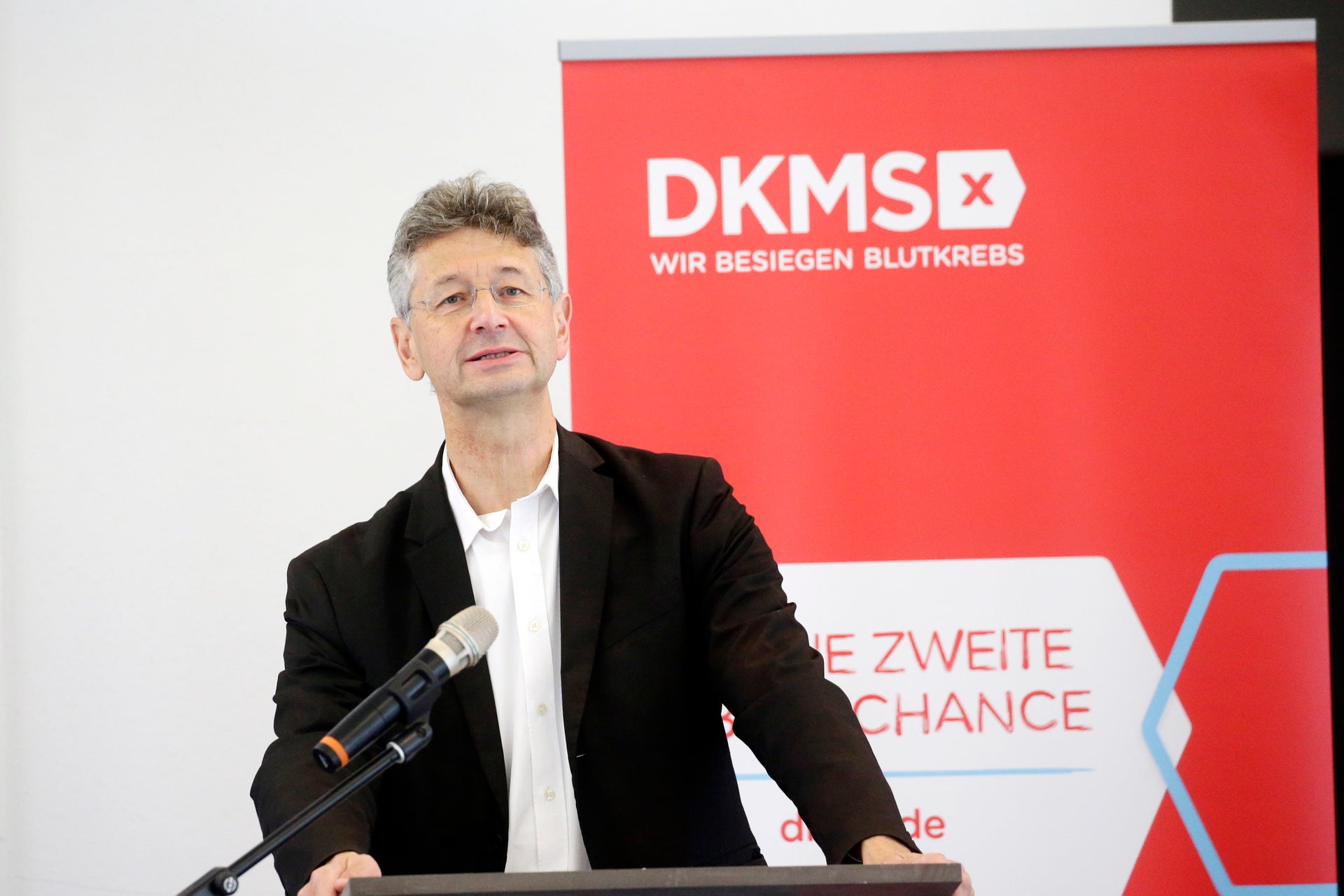 Prof. Dr. Michael Piazolo bei der Verleihung des DKMS Schulsiegels in München