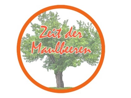 Ein Logo mit einem Bild von einem Baum. Im Logo steht als Text Zeit der Maulbeeren. Ein Logo mit einem Bild von einem Baum. Im Logo steht als Text Zeit der Maulbeeren.