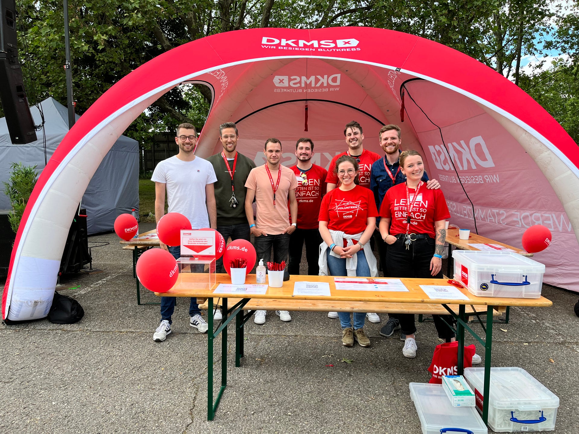 Johannes (2.v.r.) als Unterstützer beim DKMS Stand Johannes (2.v.r.) als Unterstützer beim DKMS Stand