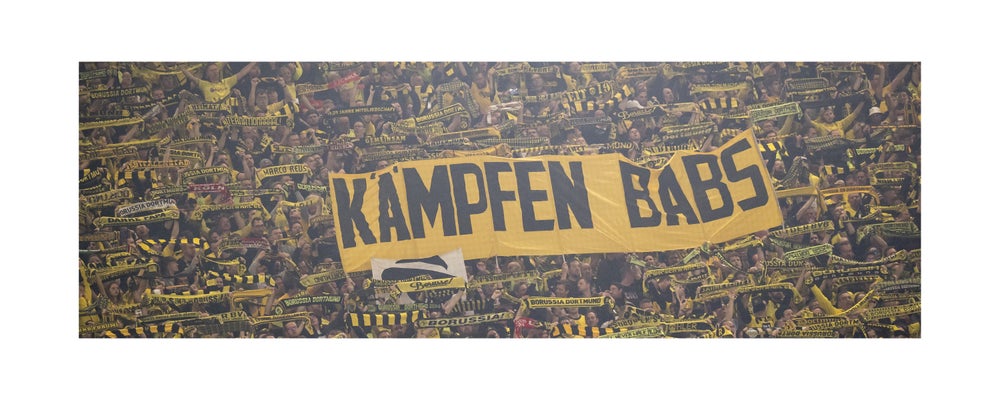 Ein Banner im BVB Fanblock mit der Aufschrift: "Kämpfen Babs"