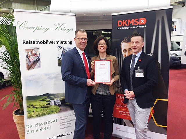 Die Firma Camping Krings aus Mönchengladbach unterstützt seit Jahren und zu vielen Anlässen die DKMS – aktuell mit einer Spende über 6.000 Euro. Die Firma Camping Krings aus Mönchengladbach unterstützt seit Jahren und zu vielen Anlässen die DKMS – aktuell mit einer Spende über 6.000 Euro.