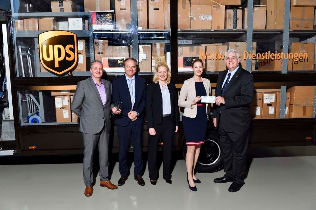 Übergabe einer Geldspende von ups an die DKMS Übergabe einer Geldspende von ups an die DKMS