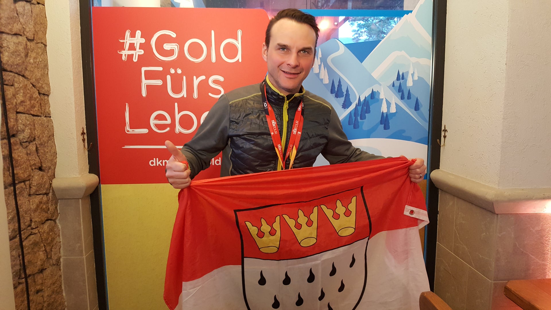 Holger Kirsch mit der Köln-Flagge Holger Kirsch mit der Köln-Flagge