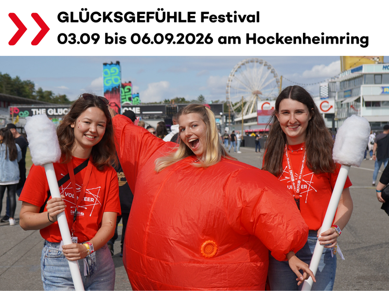 Foto von drei Mitarbeiterinnen von DKMS beim Glücksgefühle Festival Foto von drei Mitarbeiterinnen von DKMS beim Glücksgefühle Festival