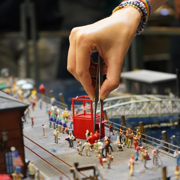 Die DKMS im Miniaturwunderland - der Stand einer Registrierungsaktion am kleinen Hamburger Fischhafen. Die DKMS im Miniaturwunderland - der Stand einer Registrierungsaktion am kleinen Hamburger Fischhafen.