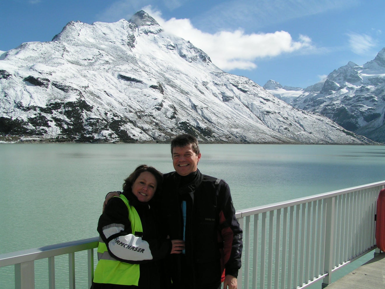 Das Bild zeigt Patientin Gabriele und ihren Mann in den Bergen.