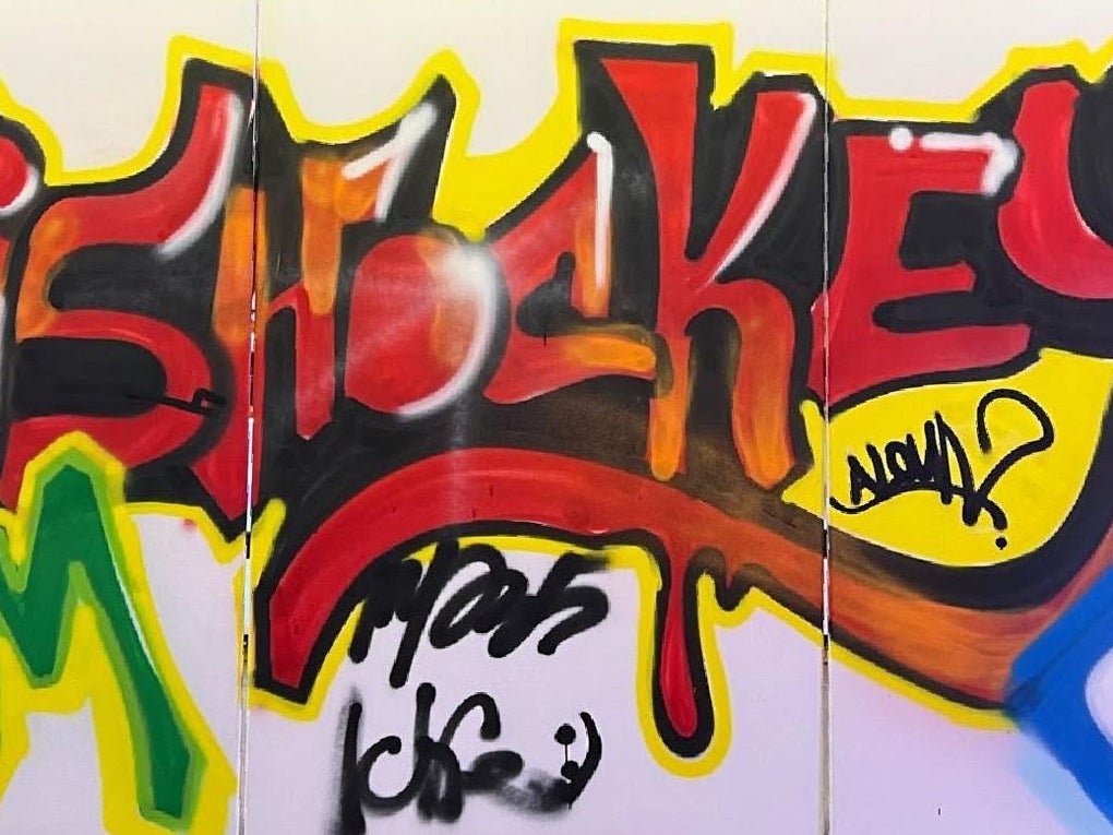 Ein Graffiti an einer Wand Ein Graffiti an einer Wand