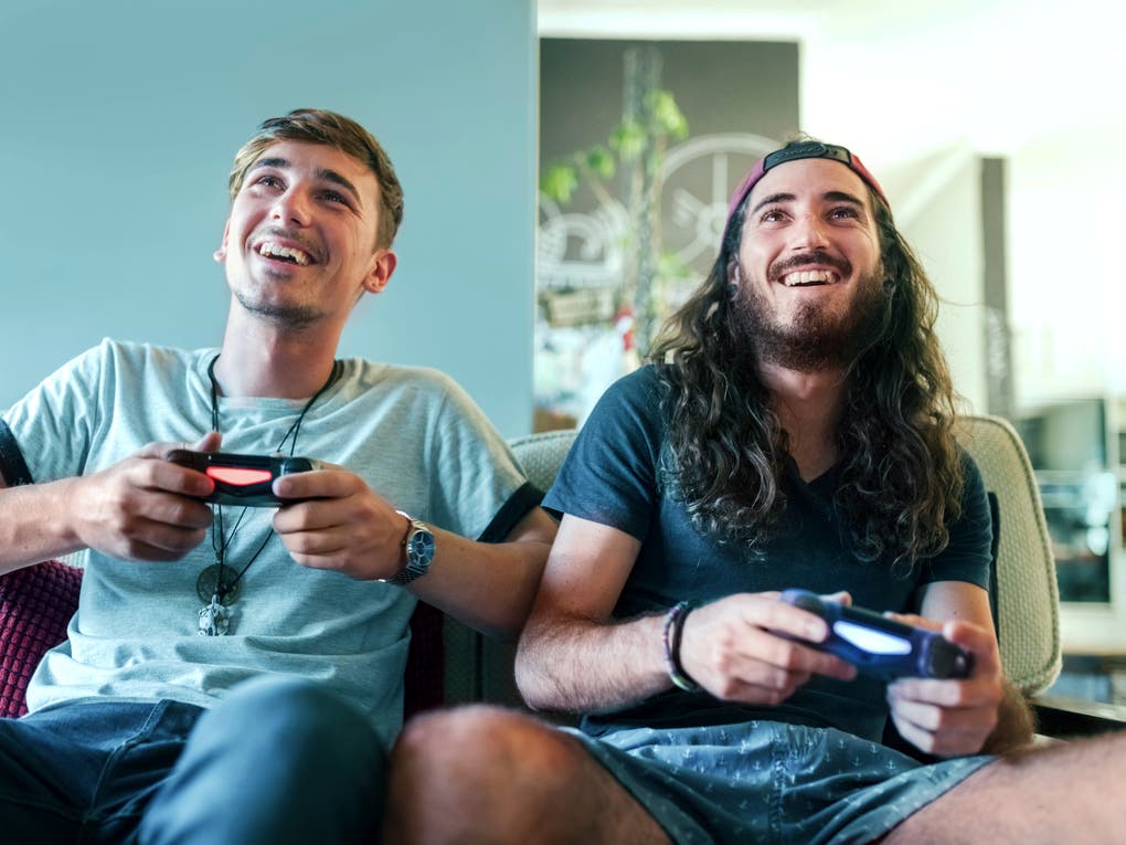 zwei junge Manner beim gaming zwei junge Manner beim gaming