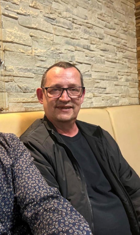 Andy lächelt in die Kamera Andy lächelt in die Kamera