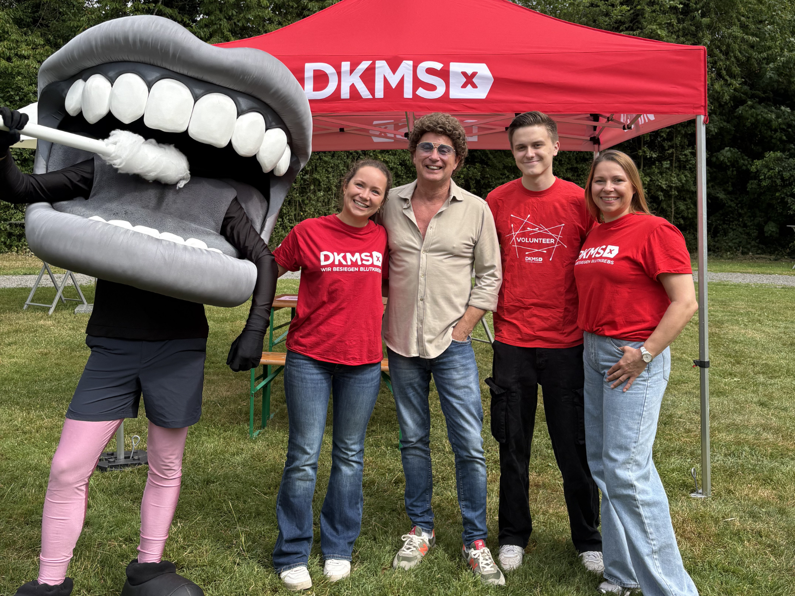 Das DKMS-Team mit Atze Schröder Das DKMS-Team mit Atze Schröder