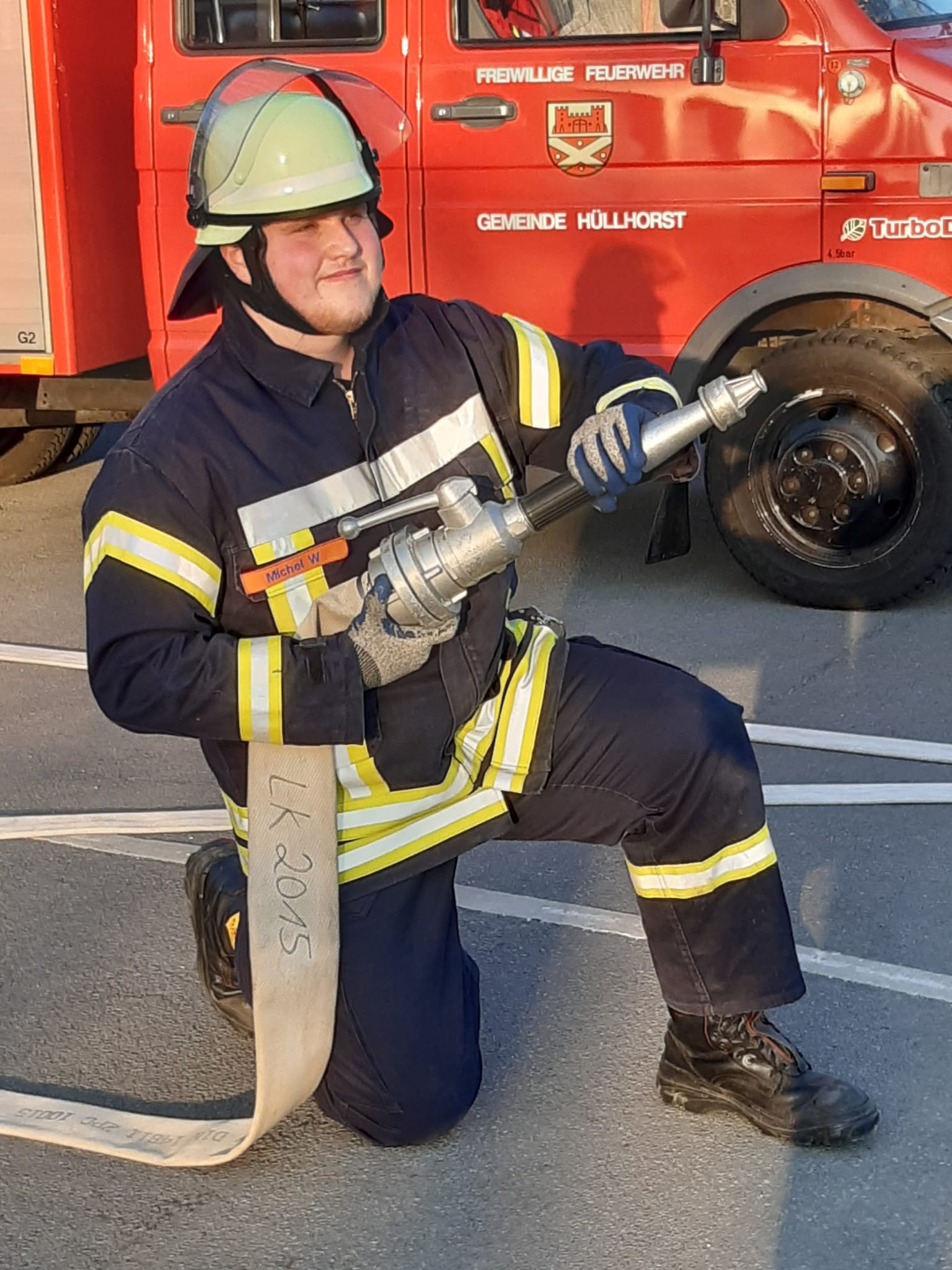 Stammzellspender Michel in seiner Feuerwehruniform Stammzellspender Michel in seiner Feuerwehruniform