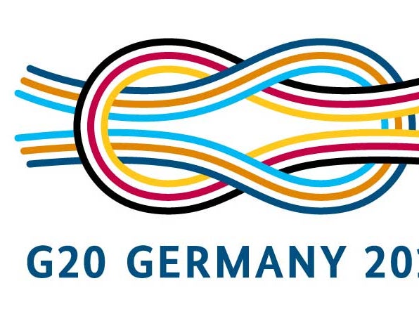 Ein Logo mit bunten Linien. Darunter der Text G20 Germany 2017. Ein Logo mit bunten Linien. Darunter der Text G20 Germany 2017.