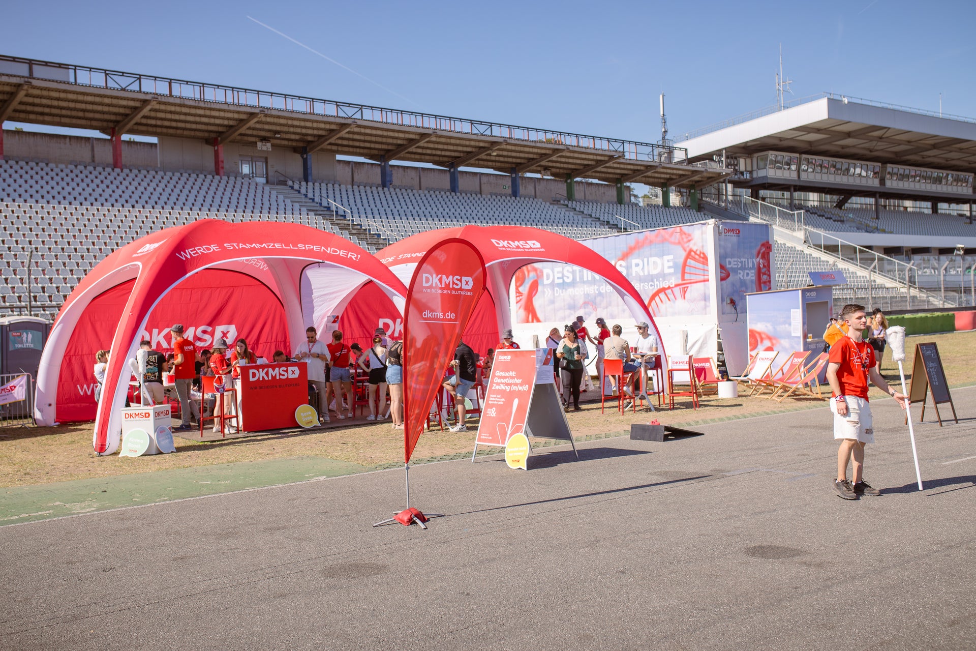 Der Stand der DKMS am Hockenheimring Der Stand der DKMS am Hockenheimring