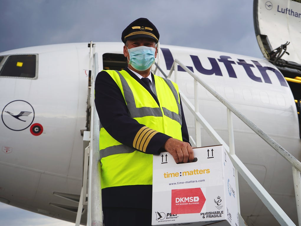 Flugkapitän Andreas Quirini nimmt die Lebenschance an Bord Flugkapitän Andreas Quirini nimmt die Lebenschance an Bord