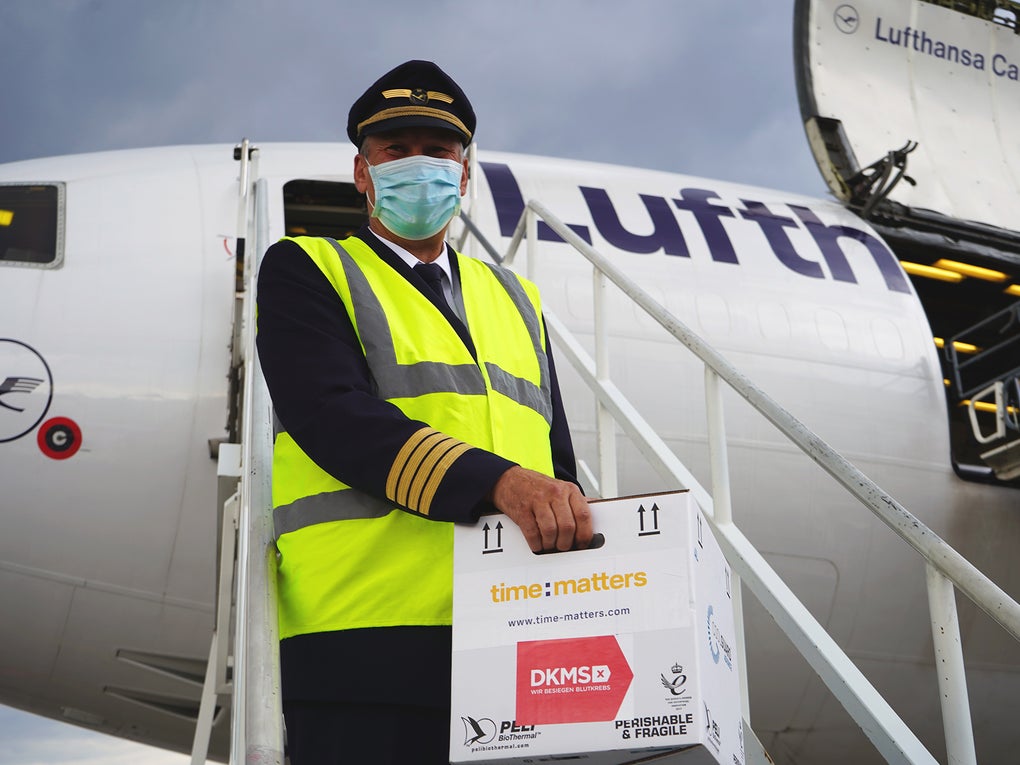 Flugkapitän Andreas Quirini nimmt die Lebenschance an Bord Flugkapitän Andreas Quirini nimmt die Lebenschance an Bord