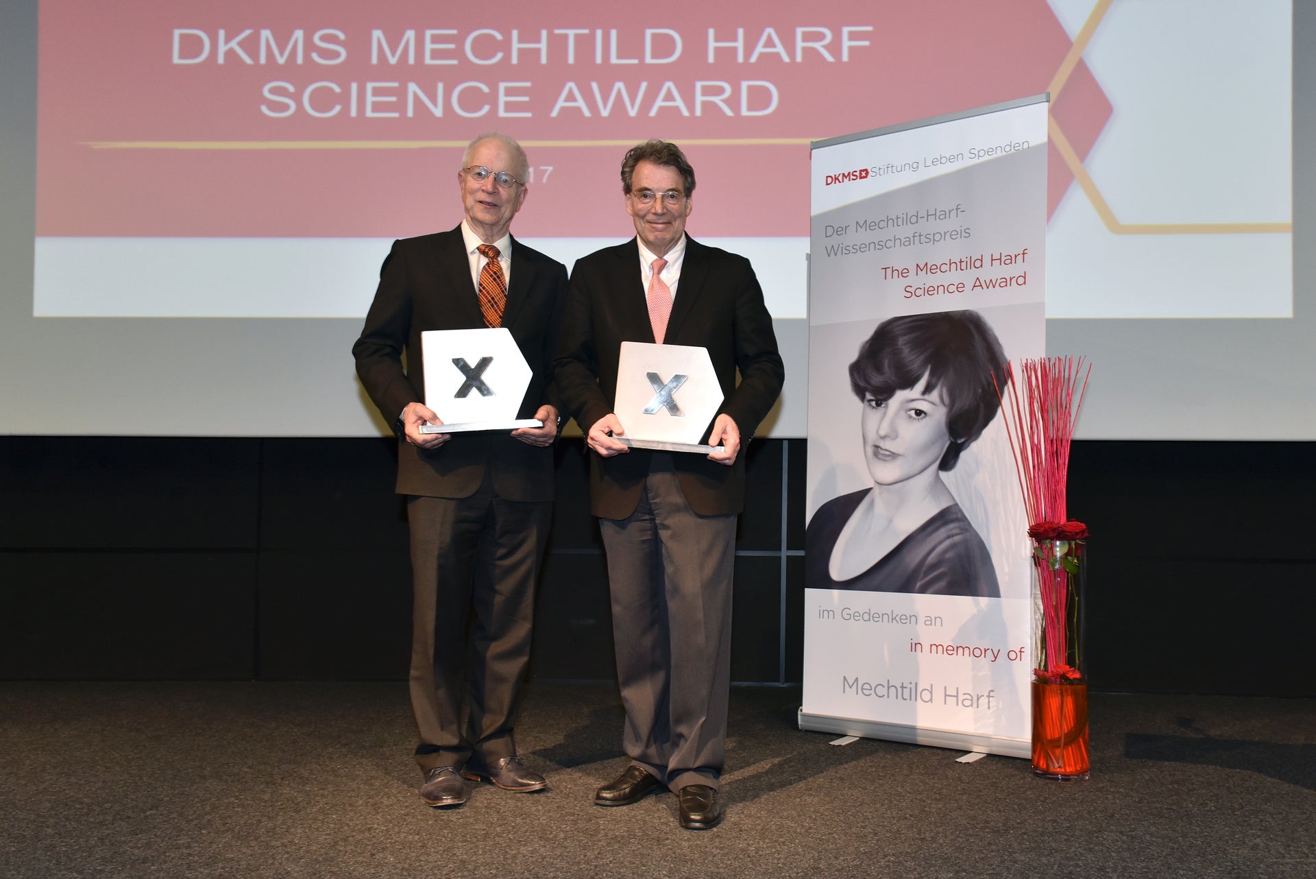 v.l. Richard Champlin, MD und Prof. Dr. Dieter Hoelzer v.l. Richard Champlin, MD und Prof. Dr. Dieter Hoelzer