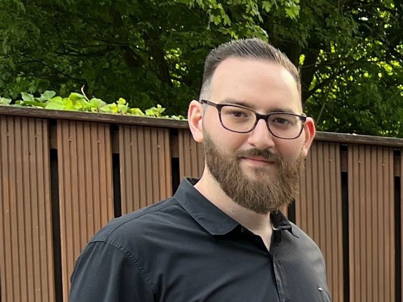 Ein Mann mit Bart und Brille Ein Mann mit Bart und Brille