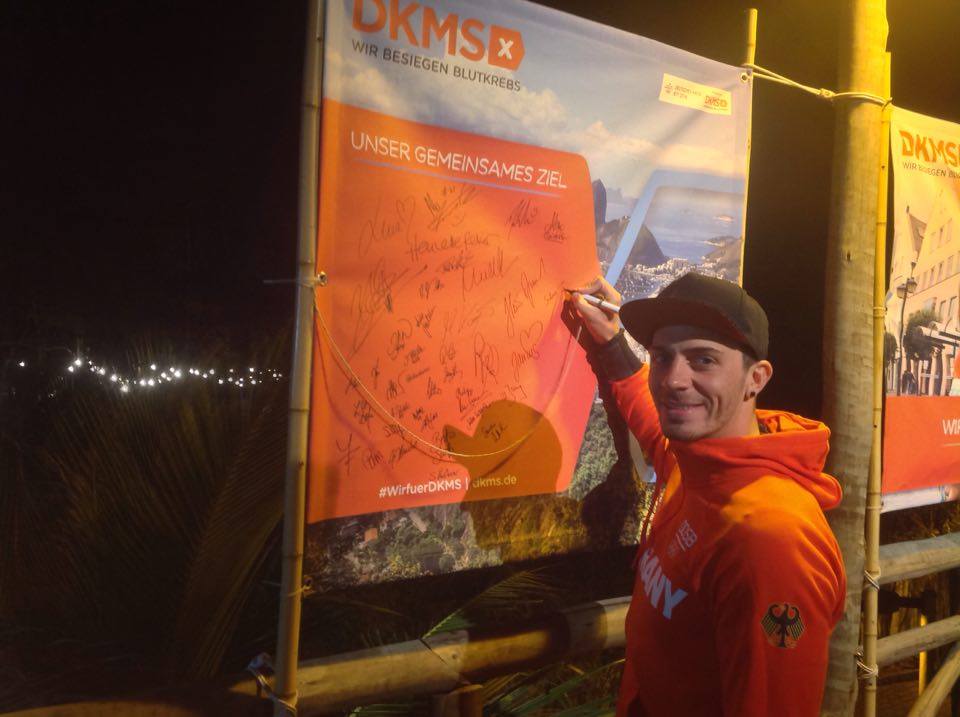 Sideris Tasiadis am Stand der DKMS Sideris Tasiadis am Stand der DKMS