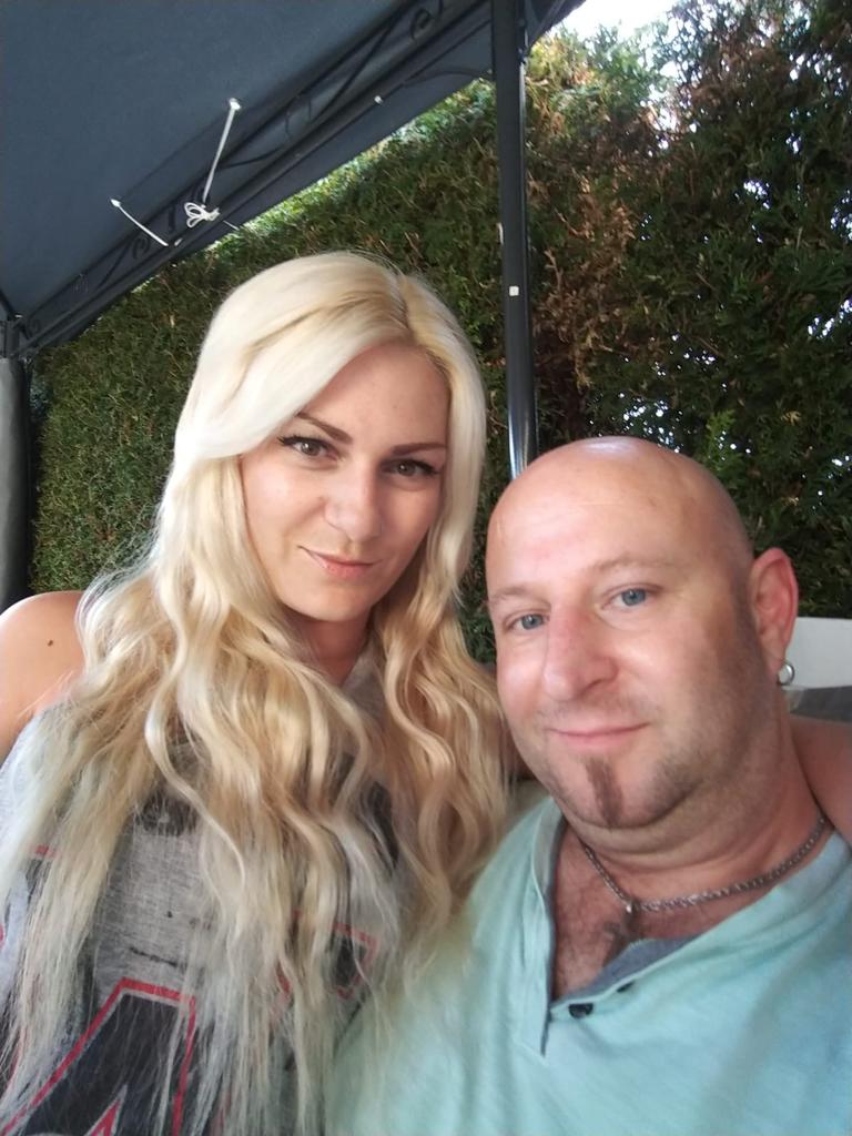 Marina und Hagen machen ein Selfie Marina und Hagen machen ein Selfie