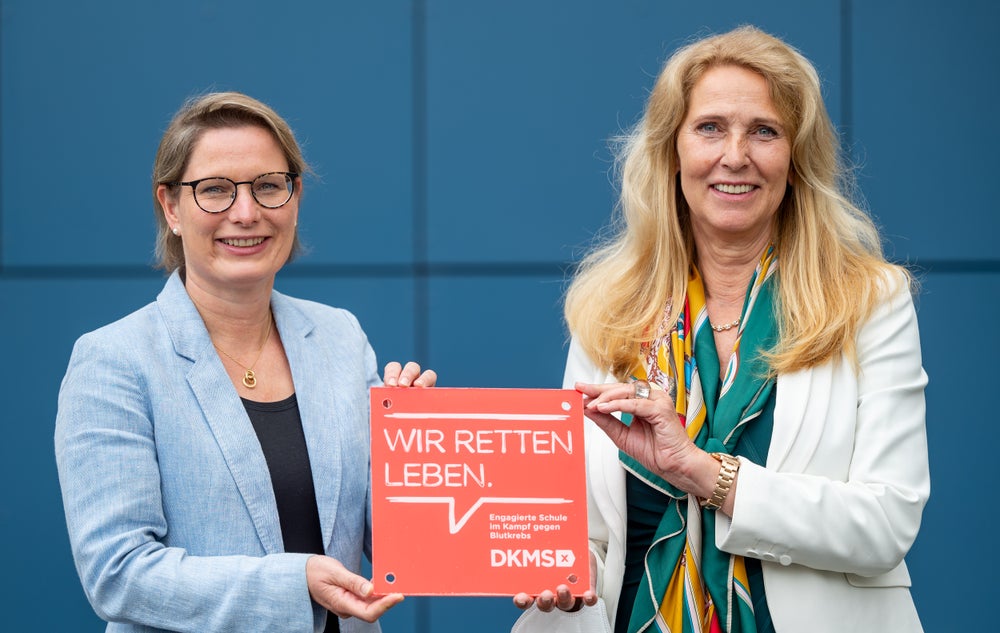 Foto mit DKMS Schulsiegel Foto mit DKMS Schulsiegel