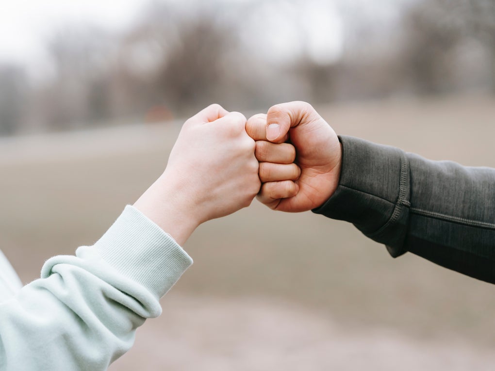 ein Fistbump ein Fistbump