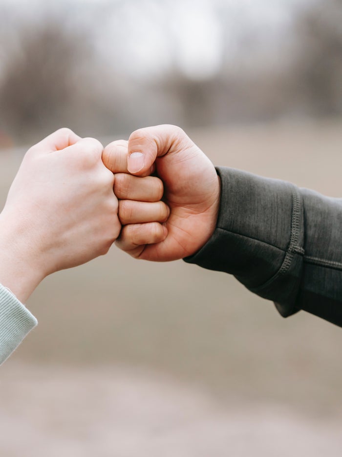ein Fistbump ein Fistbump