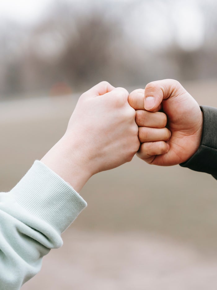 ein Fistbump ein Fistbump